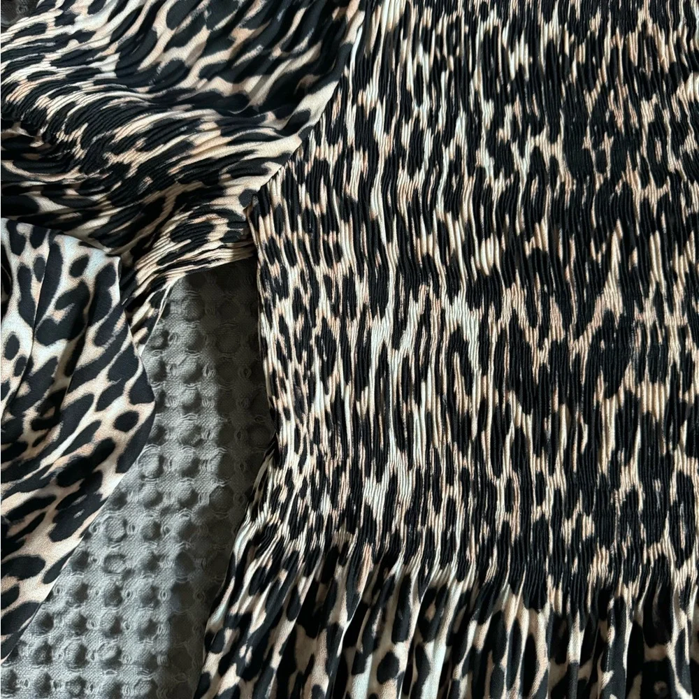 Leopard print Babydoll style top - Picture 3 of 5